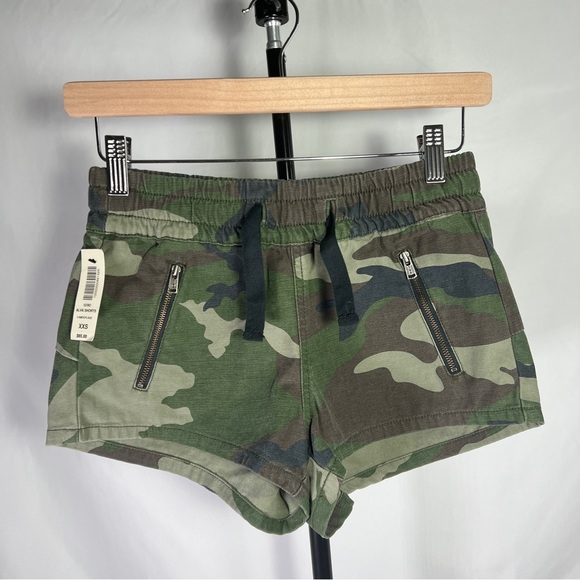 Aritzia TNA Alva Short in Camouflage Size XXS - Picture 1 of 5